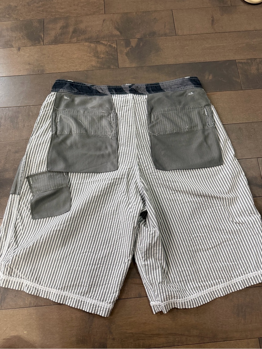 Lululemon Men's Seersucker Stripe Shorts - Size 34-36 - Picture 5 of 6